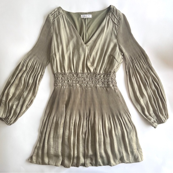 She + Sky Soft Green Long Sleeve Pleated Dress Size L - Picture 11 of 13